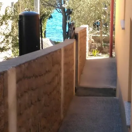 Apartmani Ivankovic Karlobag Exterior foto
